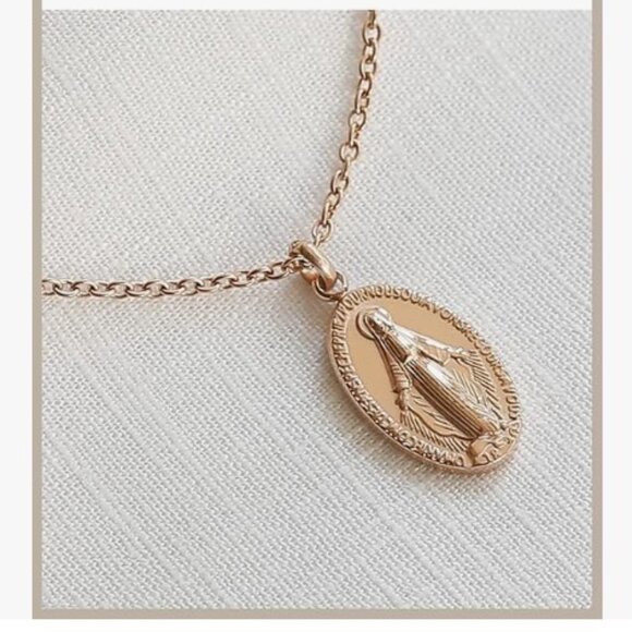 Virgin Mary Pendant Necklace - Picture 3 of 3